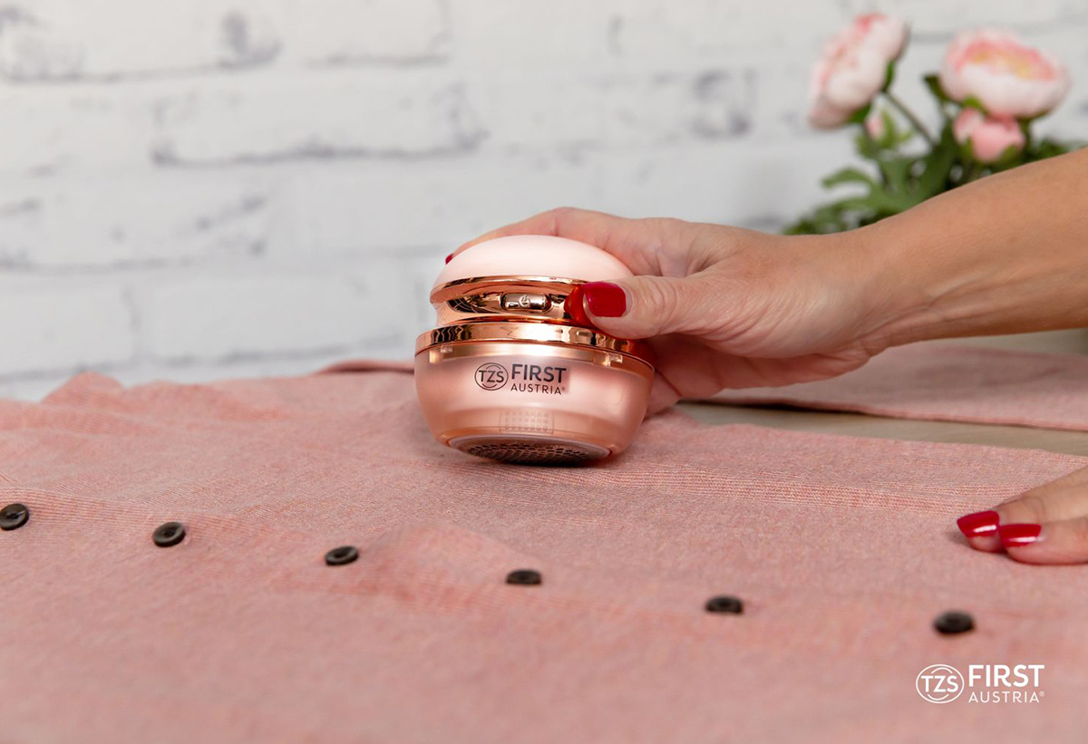 Ο αποχνουδωτής σε χρήση.